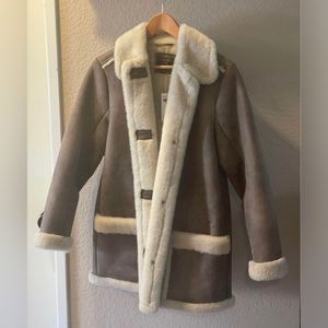 New Abercrombie & Finch women coat Size Small.